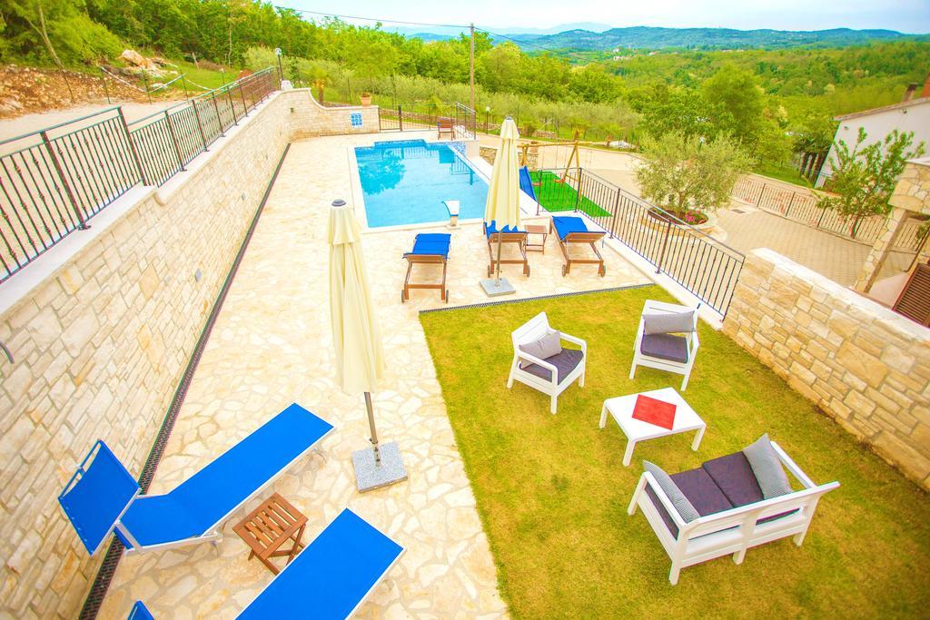 Villa Lara Karojba Rum bild
