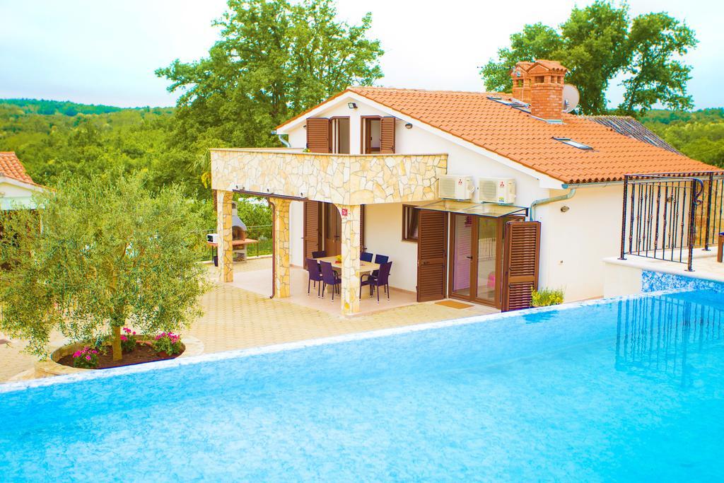 Villa Lara Karojba Rum bild